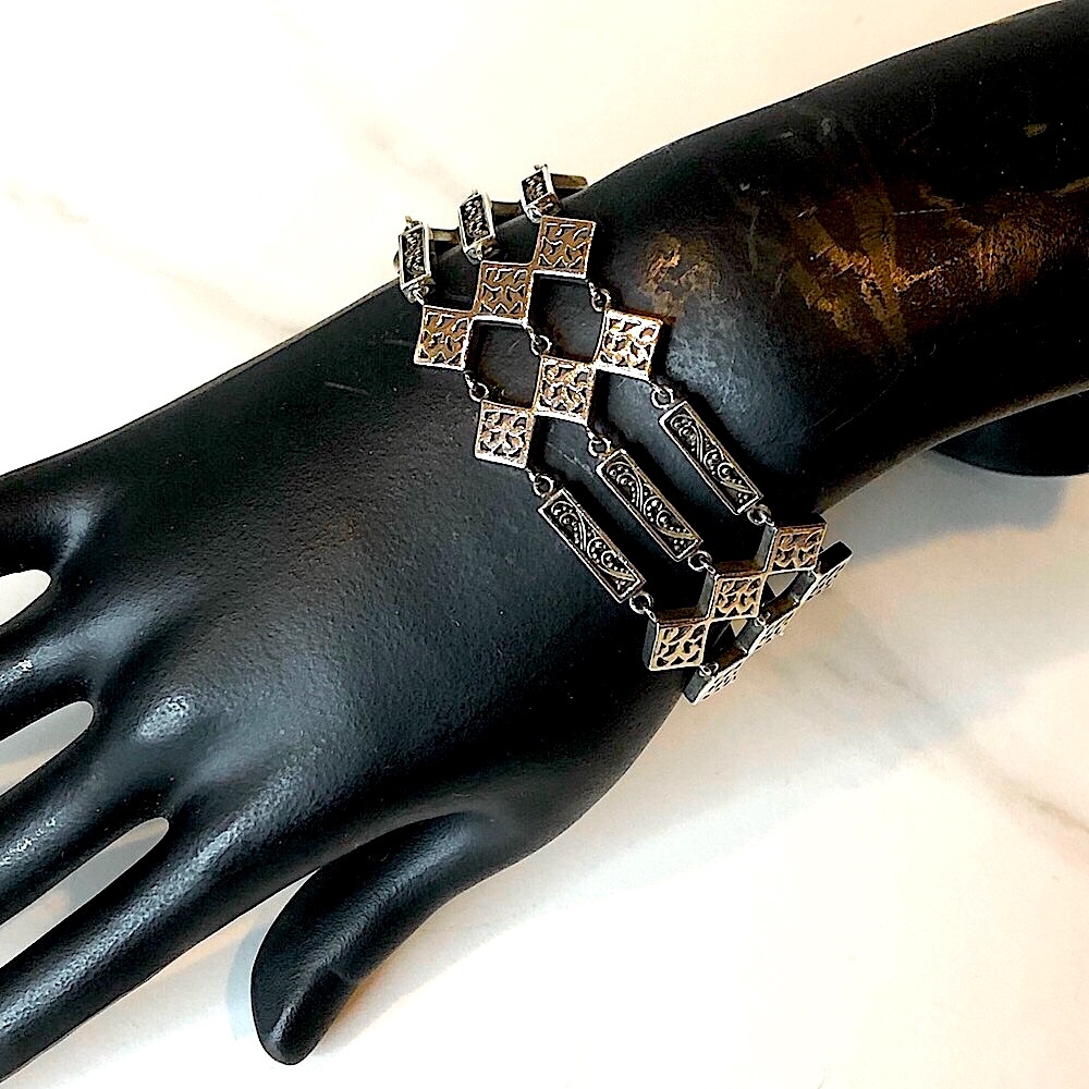 LOIS HILL Sterling Silver Cut Out and Granulated Geometric Toggle Bracelet